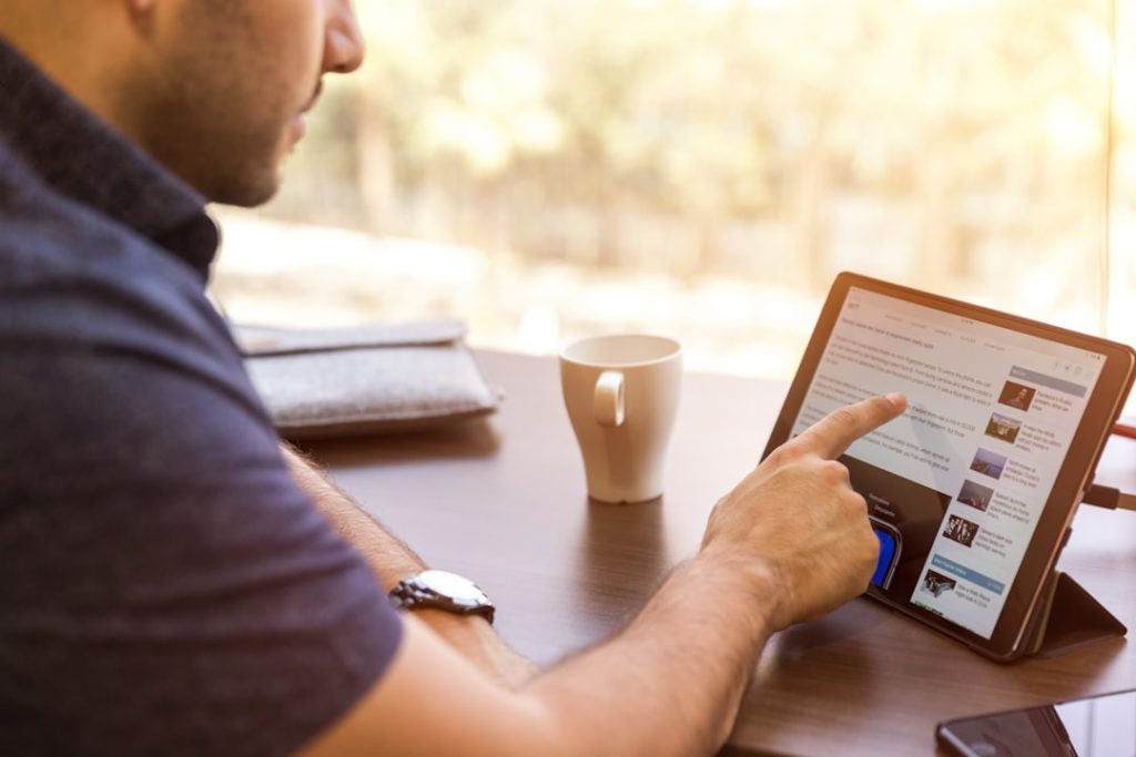 découvrez notre intranet, l'espace sécurisé dédié à la communication et à la collaboration interne de votre entreprise.