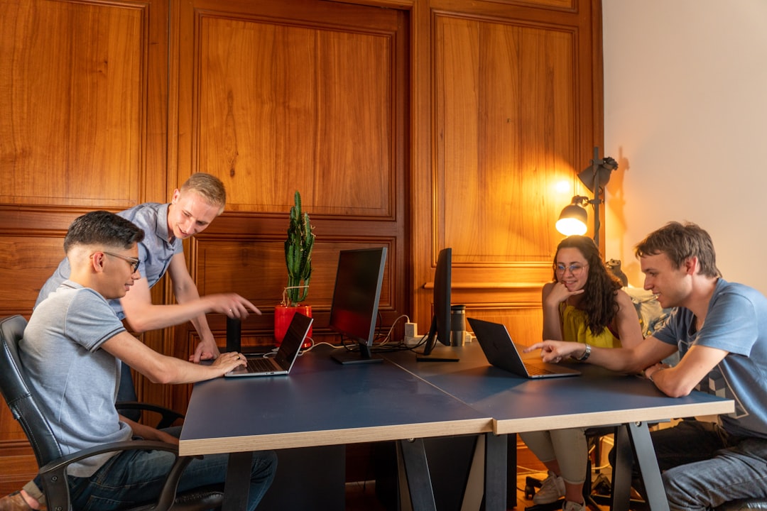 agence web spécialisée dans la création de sites internet, le référencement et le marketing digital pour booster votre visibilité en ligne.