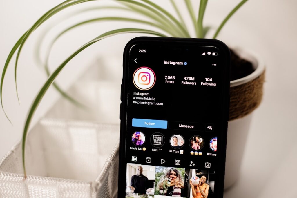 découvrez comment regarder les stories instagram de manière anonyme et restez invisible lors de votre navigation.