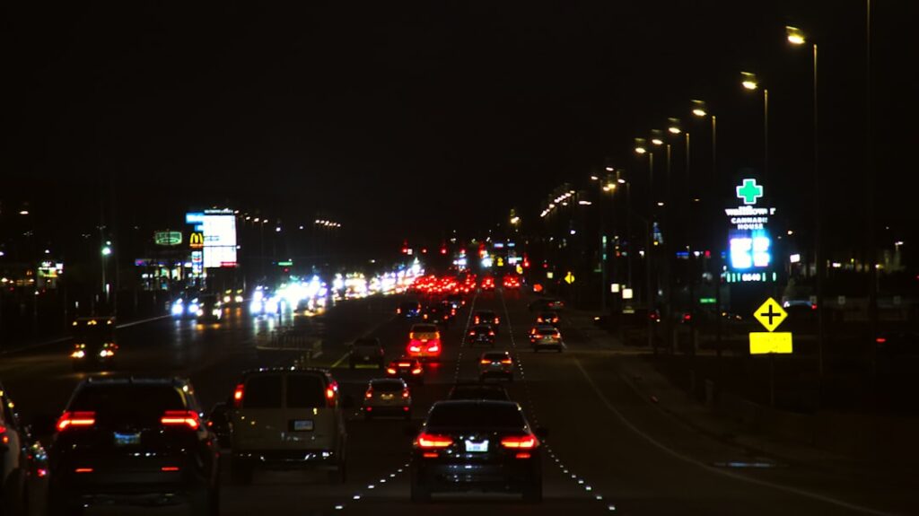 découvrez les réglementations concernant le bruit nocturne pour garantir un environnement paisible et respecter la tranquillité pendant la nuit.