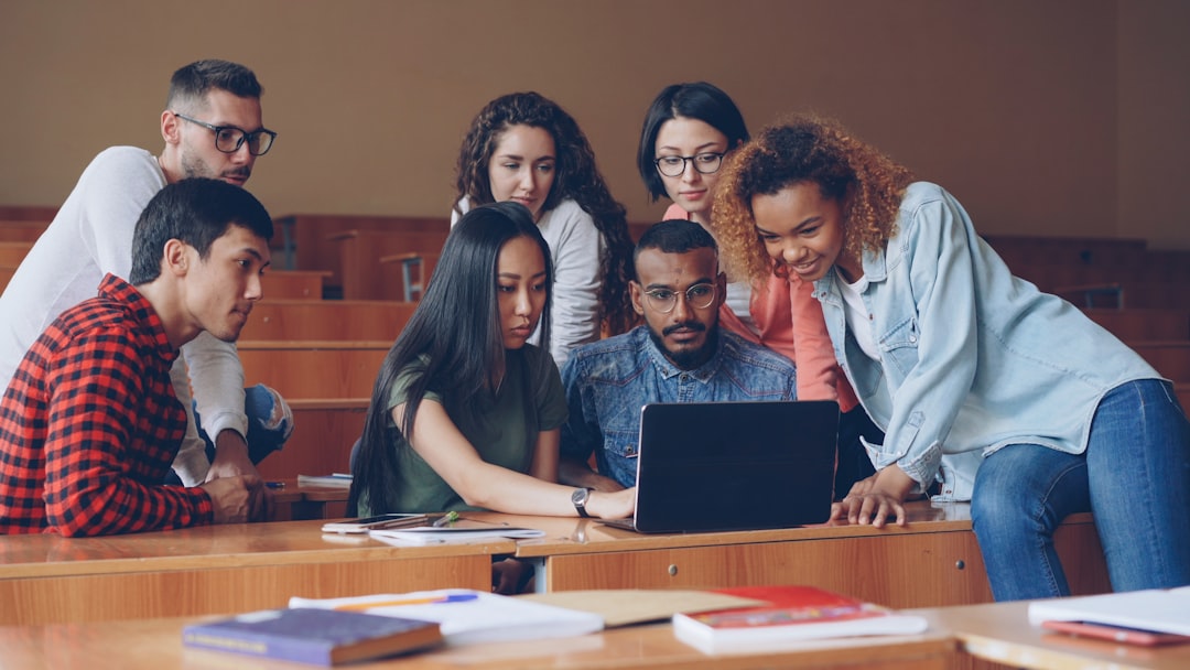 découvrez les fonctionnalités essentielles d'un intranet universitaire pour améliorer la communication, la collaboration et l'accès aux ressources au sein de votre établissement.