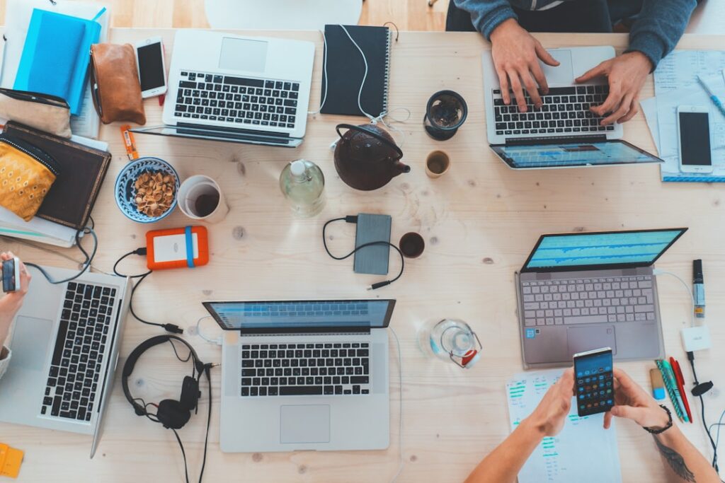 agence de marketing digital spécialisée dans la création de stratégies en ligne performantes, l'optimisation seo, la gestion des réseaux sociaux et la publicité numérique pour booster votre visibilité et votre croissance.