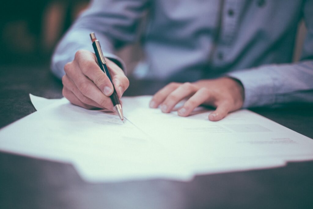 assurez la sécurité financière de vos proches avec une assurance vie adaptée à vos besoins. découvrez nos offres pour protéger l'avenir de votre famille.