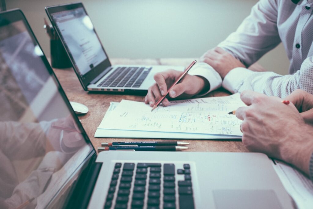 découvrez nos services de gestion de patrimoine pour optimiser et sécuriser votre richesse grâce à des conseils personnalisés et une stratégie financière adaptée.